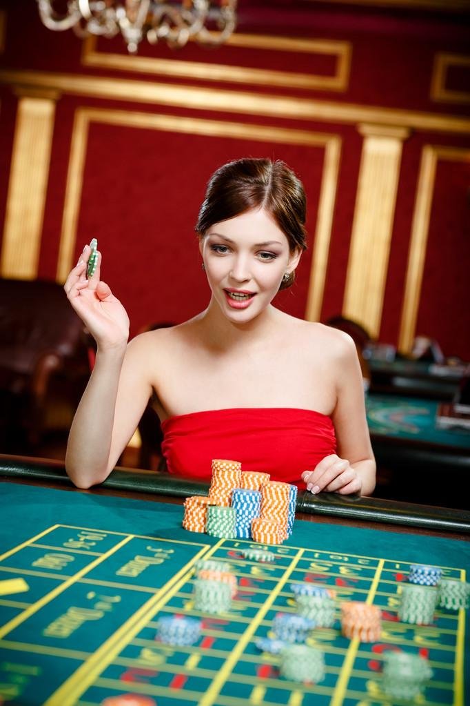 slot mmk တိုက်ရိုက် ကာစီနို Baccarat real dealer ကစားနေသောမြင်ကွင်း